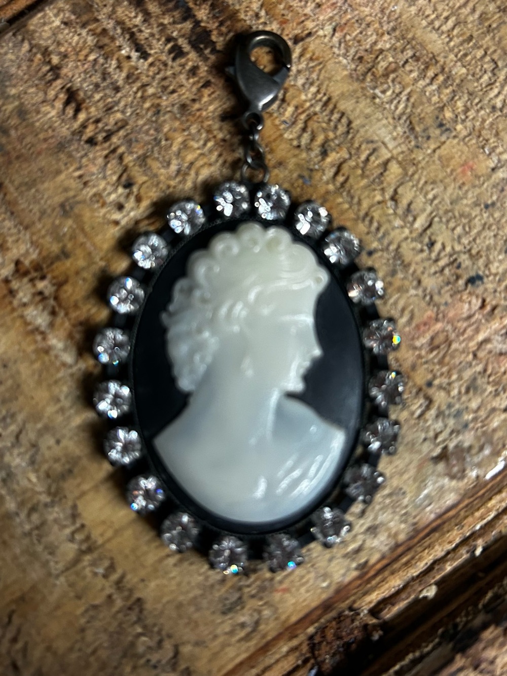 Sabika pendant
